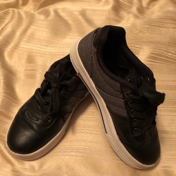 Youth size 12 Levi’s sneakers - Picture 5 of 5